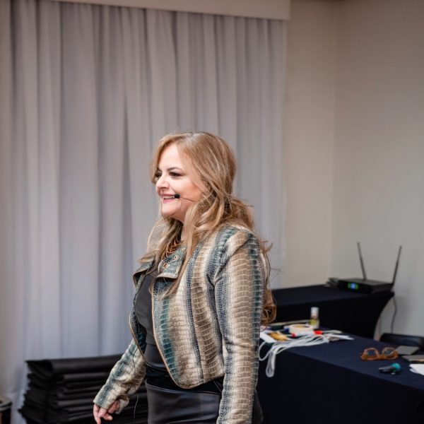 palestrante-hipnose-nao-verbal-adriana-gonçalves